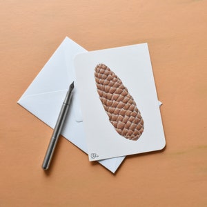 schlichte braune Herbstpostkarte mit Fichtenzapfen, Din A6, Grußkarte für Förster, Herbst- Weihnachtskarte Nadelbaumzapfen