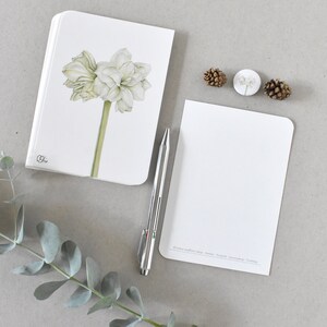 weiße Amaryllis als Postkarte, eine schlichte, elegante Weihnachtskarte oder auch als Wandbild in A6