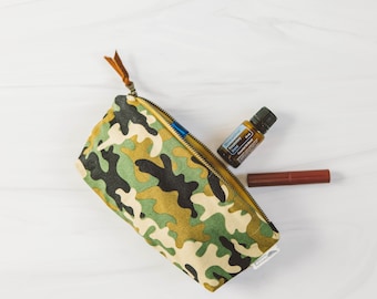 Camouflage Essential Oil-Resistant travel bag