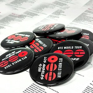 Botões/Pins de lembrança da turnê KPOP, 3 tamanhos, individuais ou em conjunto.