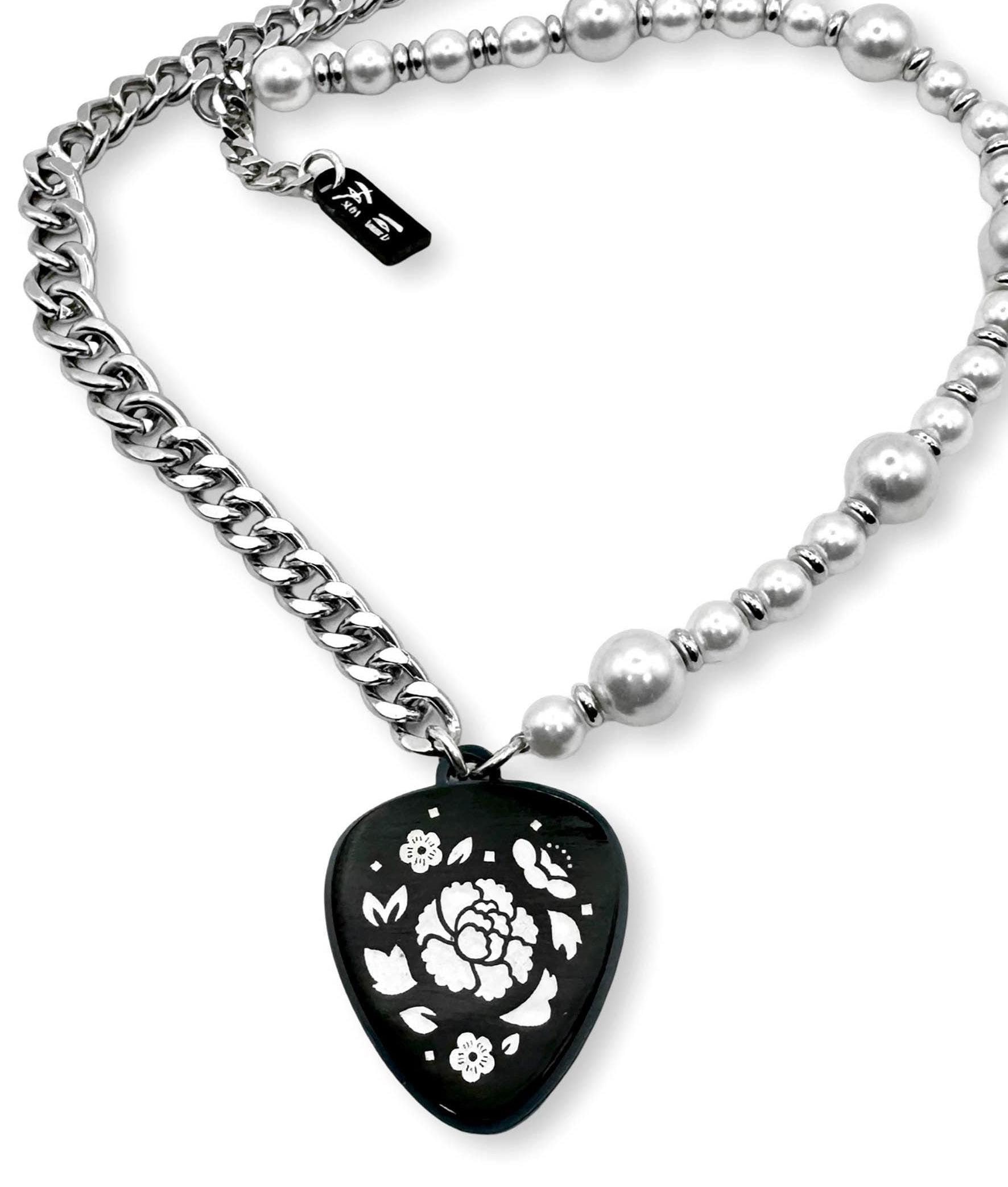 [SUGA] GUITAR PICK NECKLACE（black） Suga Guitar Pick Necklace - Etsy