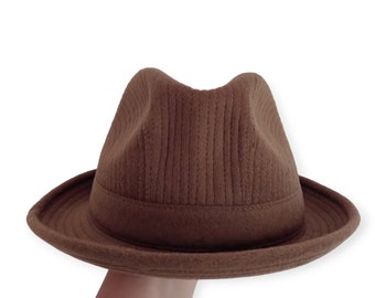 Sombrero de fieltro de lana Portaluri vintage hecho en Italia que mide 57 cm