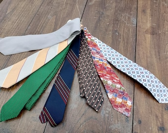 Lote de 7 corbatas de seda con varios estampados, vintage, hechas en Italia, originales de los años 80.