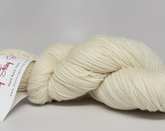 Stunning Superwash Fingering Weight - 100% Superwash Merino - Natural 100 g - 475 yds