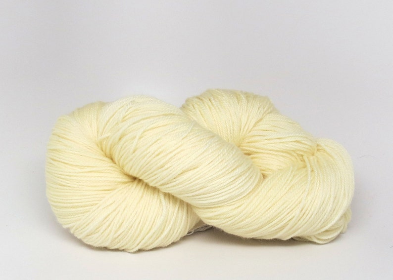 Lemon Ice Stunning Superwash Fingering Weight 100% Superwash Merino 100 g 475 yds image 1