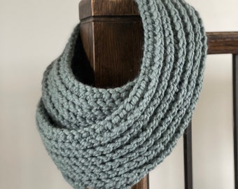 Extra Chunky 60" Knit Look Ribbed Crochet Infinity Scarf Light Grey