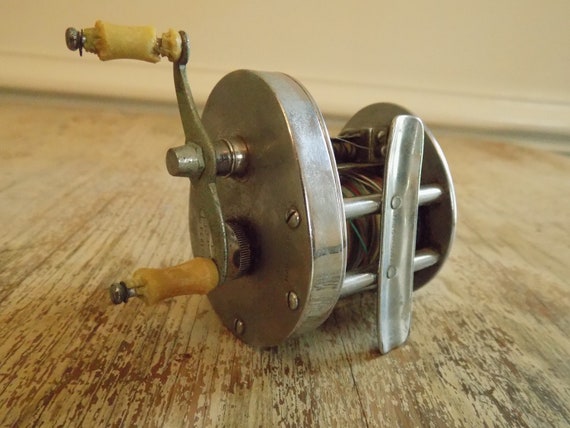 Vintage Shakespeare Direct Drive Fishing Reel Model No. 1934 Mid