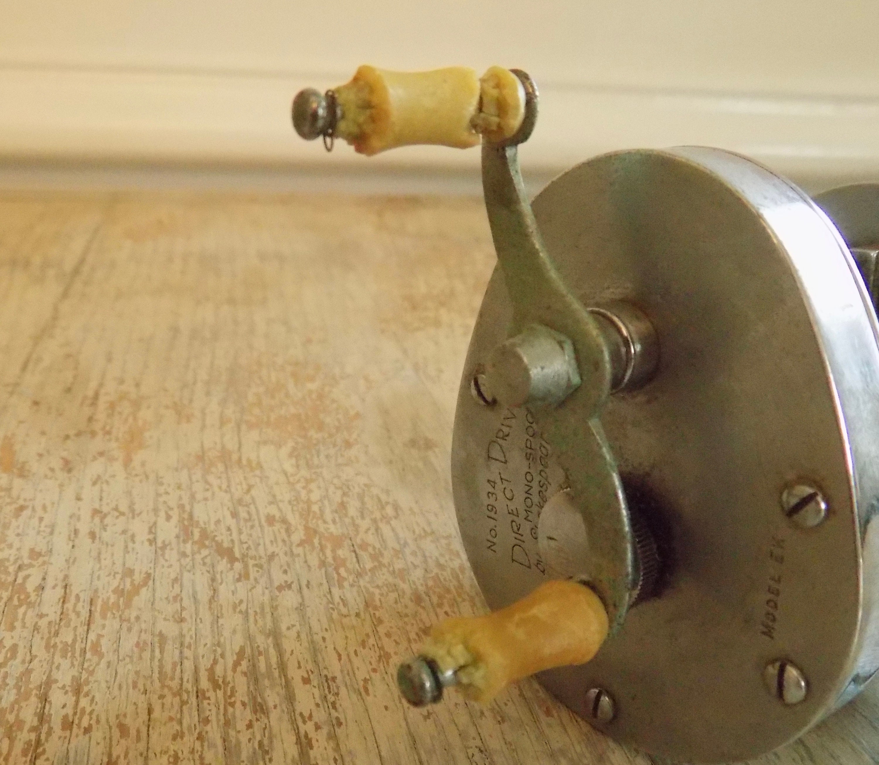 Vintage Shakespeare Direct Drive Fishing Reel Model No. 1934