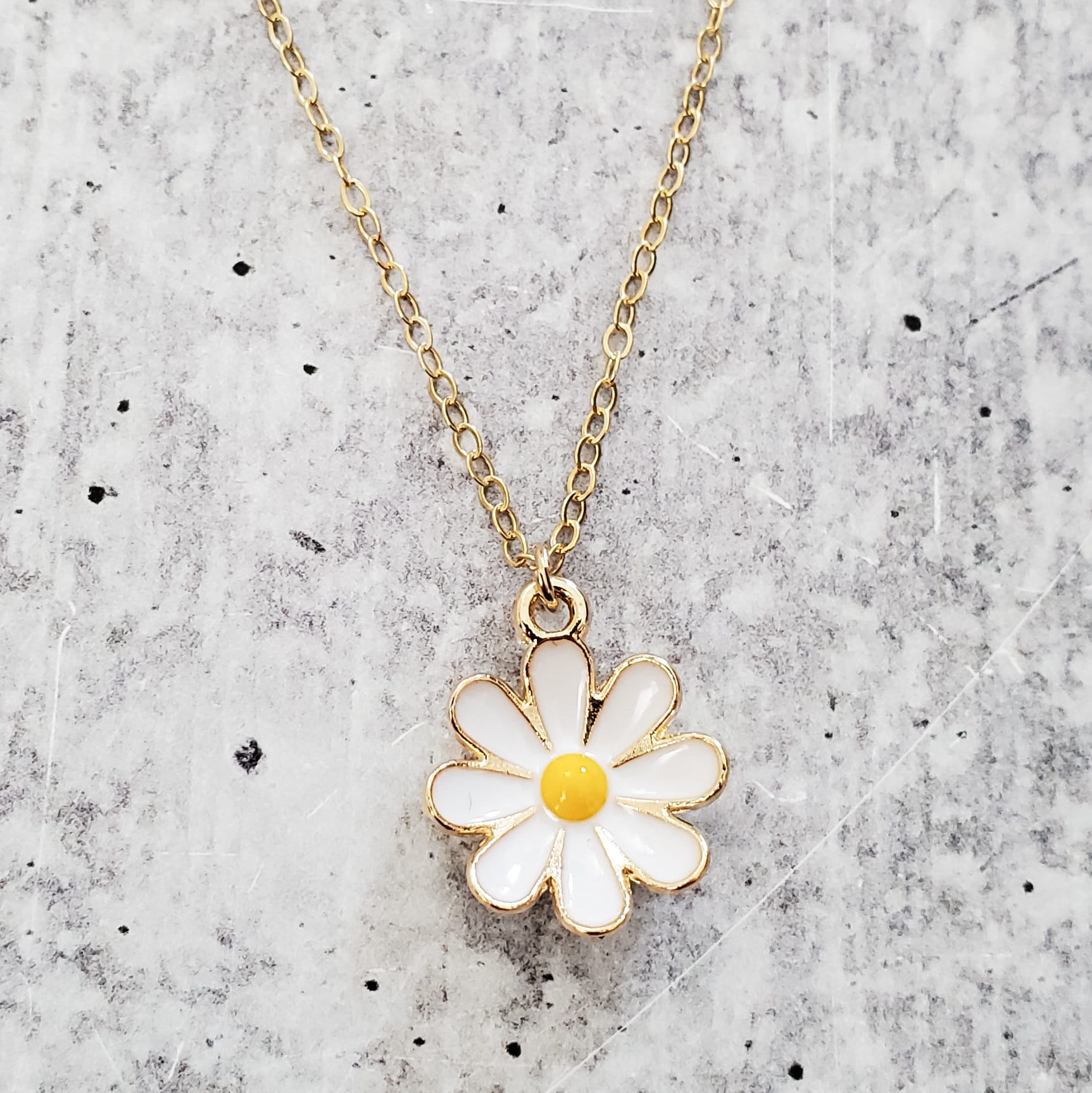 Daisy gold necklace discount