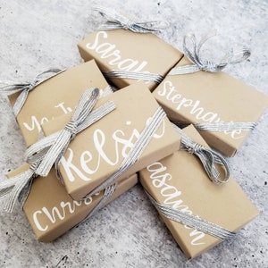 Boîte à bijoux personnalisée - Cadeau pour demoiselles d’honneur - Boîte Kraft brune personnalisée pour cadeaux - Porte-cartes-cadeaux - Boîte cadeau écologique recyclée