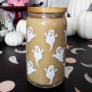 Ghosts Iced Coffee Cup - Cute Halloween Beer Can Glass - Fall Aesthetic Soda Can with Bamboo Lid - Friendly Halloween Party Cup for her