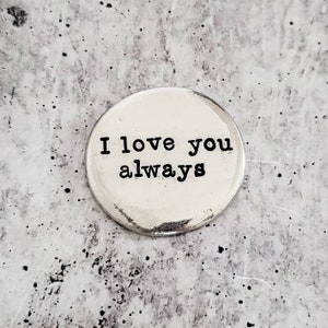 Peut inclure: Breloque en argent grav&eacute; avec le texte "I love you always".