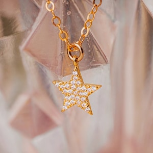Crystal Star Gold Necklace - Celestial Jewelry for Her - Gift for Teen Girls - Dainty Gold Pendant for Daughter - Star Lover Gold Charm Gift