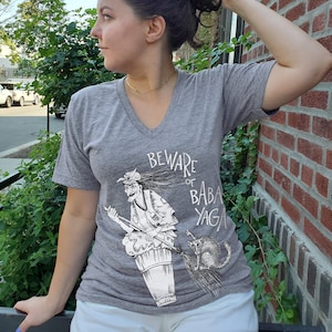 Baba Yaga T-shirt - Russisch volksverhaal - grafisch geïllustreerd T-shirt