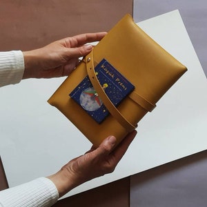 Embrague de pañal personalizado, bolsa de pañales de cuero, regalo de baby shower personalizado, bolsa de pañales de cuero, bolsa de cambio de cuero, billetera de viaje para bebés