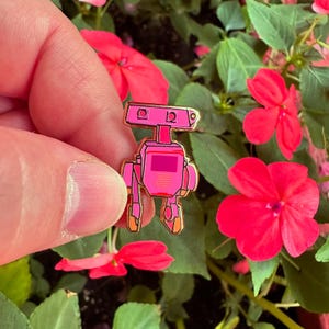 Épinglette rose pour droïde BD-X