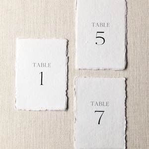 Placas de números de mesa de papel feitas à mão