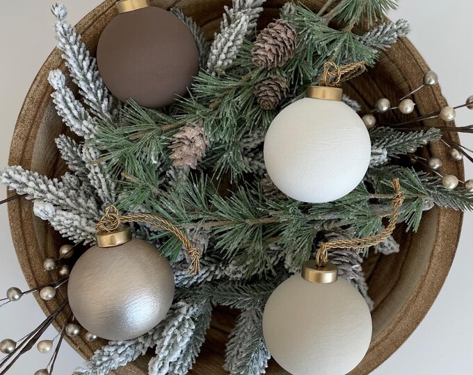 Photo inspiration: Fresh Look at Hand Painted Textured Ceramic Ornaments Light Brown Neutral Modern