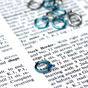 ICED WATER stitch markers for knitting. Fits up to 4.5mm (US7) needle. Snag free stitch marker set available with tin.