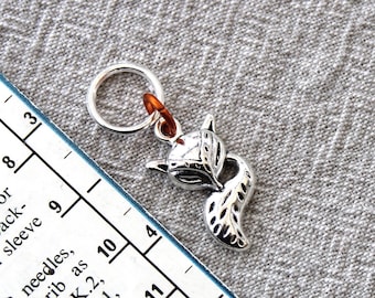 Silver Fox snag free stitch marker for knitting. Fits knitting needle sizes (up to 6.5mm or US10 1/2 needle).