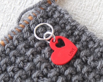 Matt Red Heart Snag Free Stitch Marker. Fits knitting needle sizes (up to 6.5mm or US10 1/2 needle).
