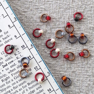 ROBIN mini stitch markers for knitting. Fits 3.25 (US 3) knitting needle.