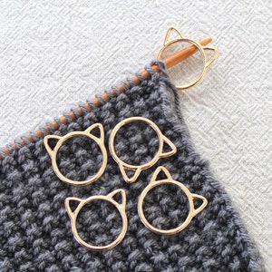 5 Cat Stitch Markers for Knitting. Gold tone. Fits up to 15mm (US 17).