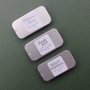 Sliding lid tinplate with food safe lacquer. 10ml capacity.