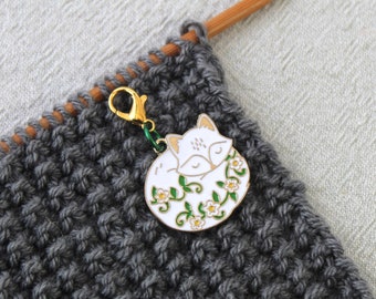 ARCTIC FOX progress keeper or stitch marker for knitting & crochet. Fits 4mm (US 6) knitting needle.