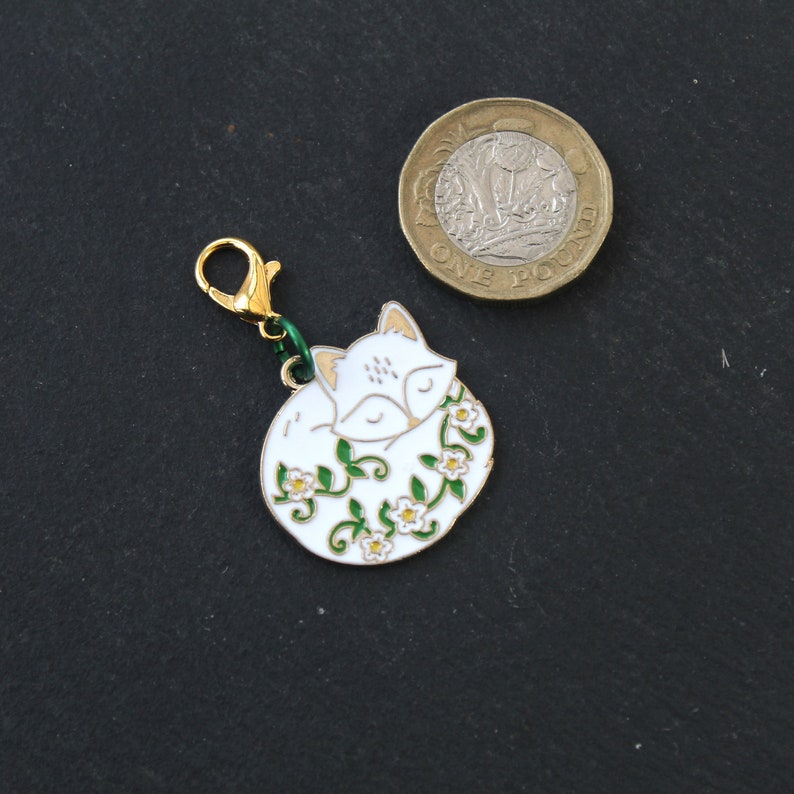 ARCTIC FOX progress keeper or stitch marker for knitting & crochet. Fits 4mm US 6 knitting needle. image 6