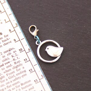 Minimalist Bird Progress Keeper. Fits up to a 4mm, US6 knitting needle. Also used for crochet! Stitch markers, charms, knitters, yarn.