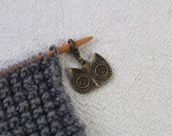 Antique Bronze Tone Owl Progress Keeper for knitting & crochet. Use as a progress marker or removable stitch marker directly on the yarn.