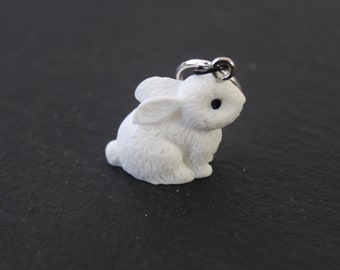 Rabbit snag free stitch marker for knitting. Fits knitting needle sizes (up to 6.5mm or US10 1/2 needle).