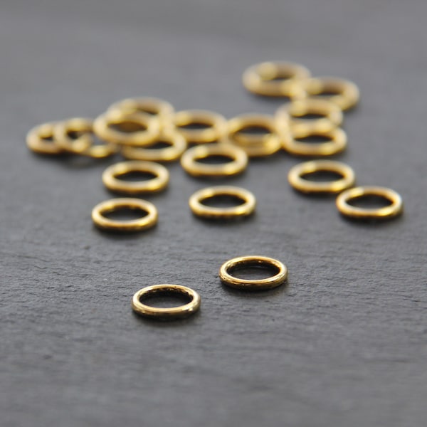 20 Snag free rustic finish stitch markers - Simply Solid GOLDEN RINGS - Fits up to 6mm (US 10) knitting needle. Knit stitch marker set.