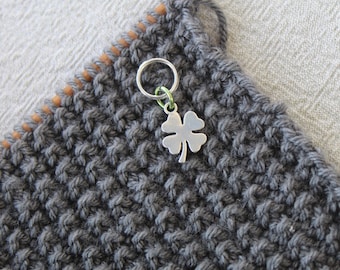 Silver tone Shamrock snag free stitch marker for knitting. Fits knitting needle sizes (up to 6.5mm or US10 1/2 needle).