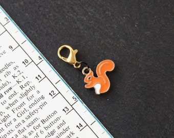 Red squirrel removable stitch marker or progress marker. Fits up to 4mm (American size 6) needle.