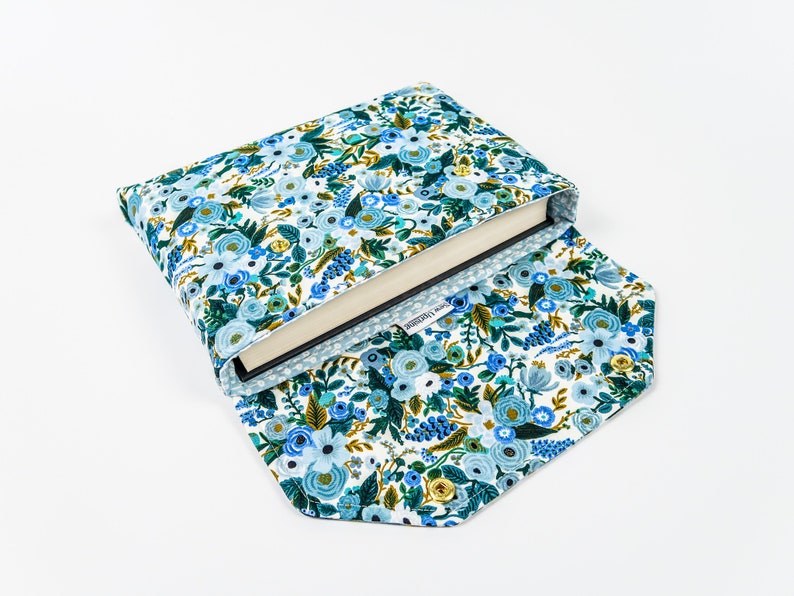 Rifle Paper Co Fabric Garden Party Roze Blauw Petite Deluxe Boekenhoes Volledige omslag High End Custom Gift BookTok Lente Bloemenontwerper afbeelding 3