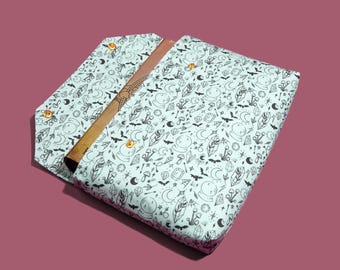 Protective envelope booksleeve with snap closure Full coverage book sleeve with padding Protective kindle case for fall halloween SPELLBOUND