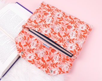 Umschlag Buchhülle mit Verschluss Deluxe Buchhülle Full Cover High End Individuell gefertiges Geschenk BookTok Floral Pink Spring Rose Schutzbuch