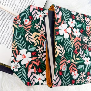 Deluxe Buchhülle Full Cover High End Individuell gefertigtes Geschenk BookTok Kindle Hülle Kindle Hülle Kindle Hülle Buch Accessoire Green Spring Floral Gen Z Bild 6