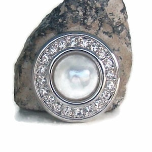 Snap charm button, regular size 18-20 mm,noosa style with faux pearl and clear rhinestones for snap jewelry like ginger snaps and style dots