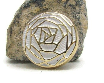 Snap charm button, regular 18-20 mm size, in gold tone and white enamel flower design for snap jewelry brands like ginger snaps & style dots