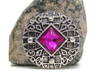 Snap charm button, in regular 18-20 mm size with pink rhinestone for snap jewelry brands like ginger snaps and style dots