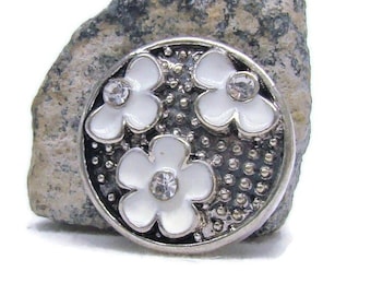 Snap charm button, noosa style flower design, 20 mm, for snap jewelry brands like ginger snaps and magnolia and vine