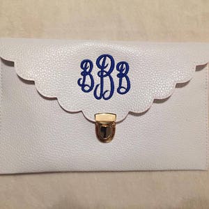 Bolso de mano tipo sobre con monograma, cartera de noche, bolso de mano, bolso de mano personalizado bordado en peltre dorado, regalo para ella