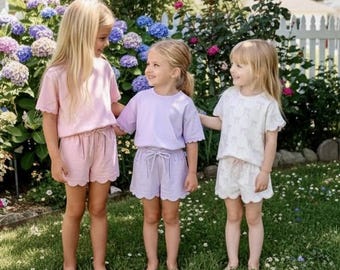 Conjunto de camiseta corta con monograma y borde festoneado para niñas, de algodón, de boutique, con nombre bordado personalizado a juego, talla de 3 meses a 8 años, para bebés y niñas pequeñas, con lazo rosa.
