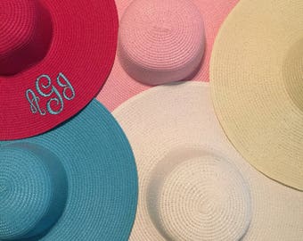 Women&#39;s Monogrammed Floppy Straw Wide Brimmed Sun Hat Beach Pool Lake Gardening Bridesmaids Gifts Wedding Party