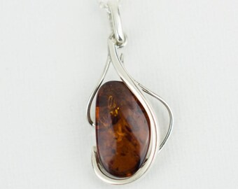 Charme cognac ambre de la Baltique enroulé dans un pendentif en argent sterling, cadeau pour elle, femme, fiancé, fête des mères