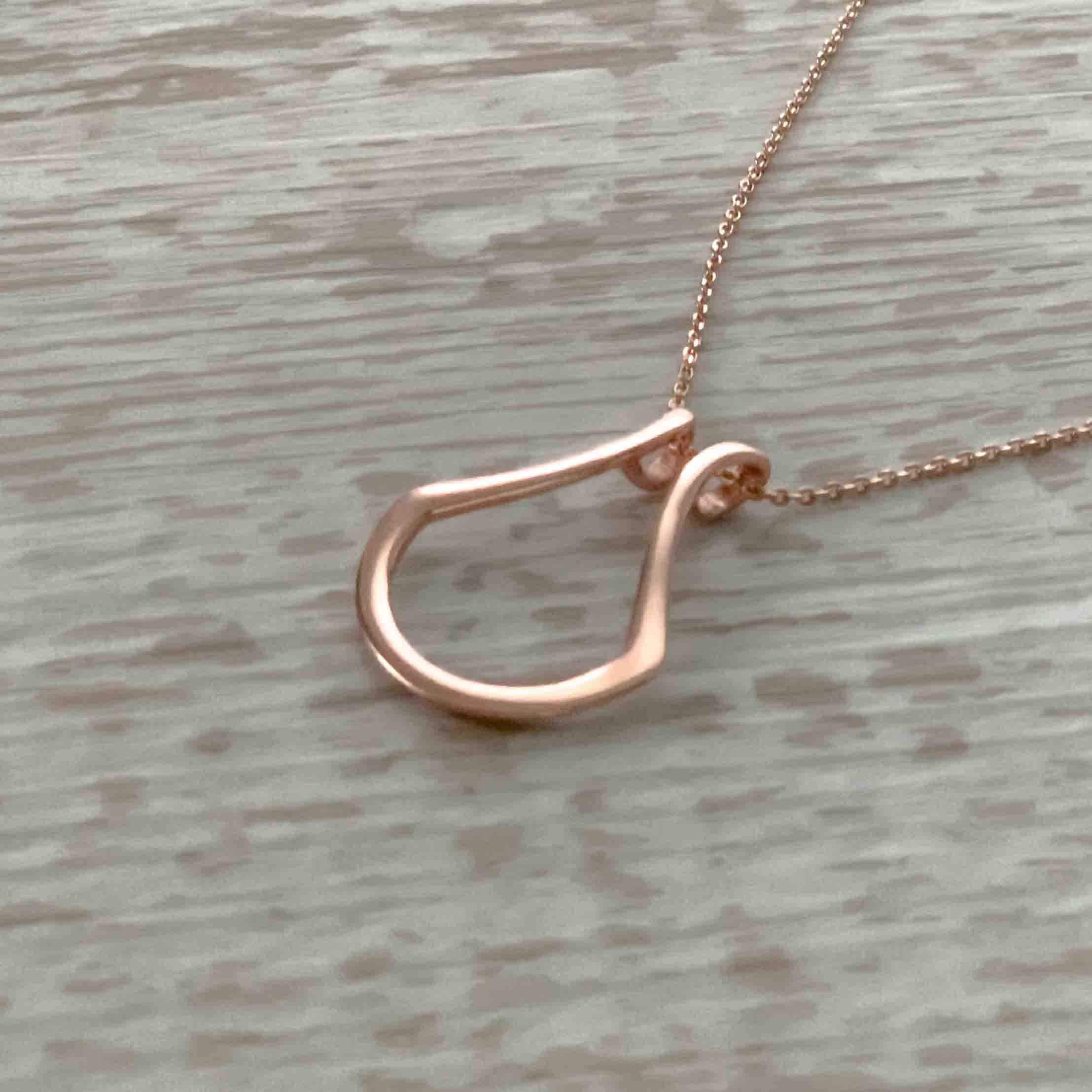 Horseshoe Ring Holder Pendant Necklace in 18K Rose Gold Vermeil (Ring keeper)  Ω