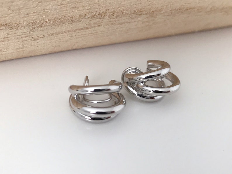 SCHMERZLOS CLIPS U Ohrringe Spirale Dreifache Kreise Gold / Silber Farbe. Bequeme Ohrclips. Zarte Ohrringe Silber